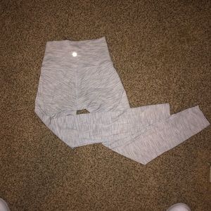 Lululemon wunder under size 2!!